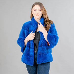 Echte Nerz Jacke Mit Einem Kragen In Blauer Farbe