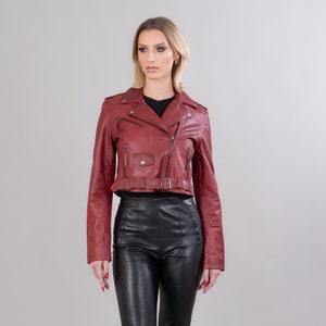 Veste courte en cuir rouge