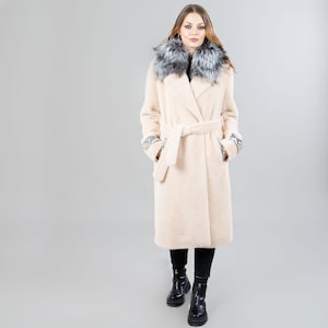 Beige cashmere coat with leather and fox fur details