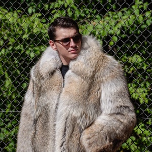 Men&#39;s Real Beige Coyote Fur Coat – Luxurious Warmth and Style