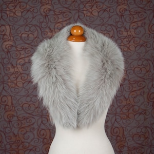 Real Fox Fur Collar In Gray Color Detachable Wrap Women&#39;s Winter