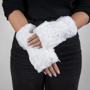 White Rex Rabbit Fur Mittens – Luxurious and Warm Winter Accessory