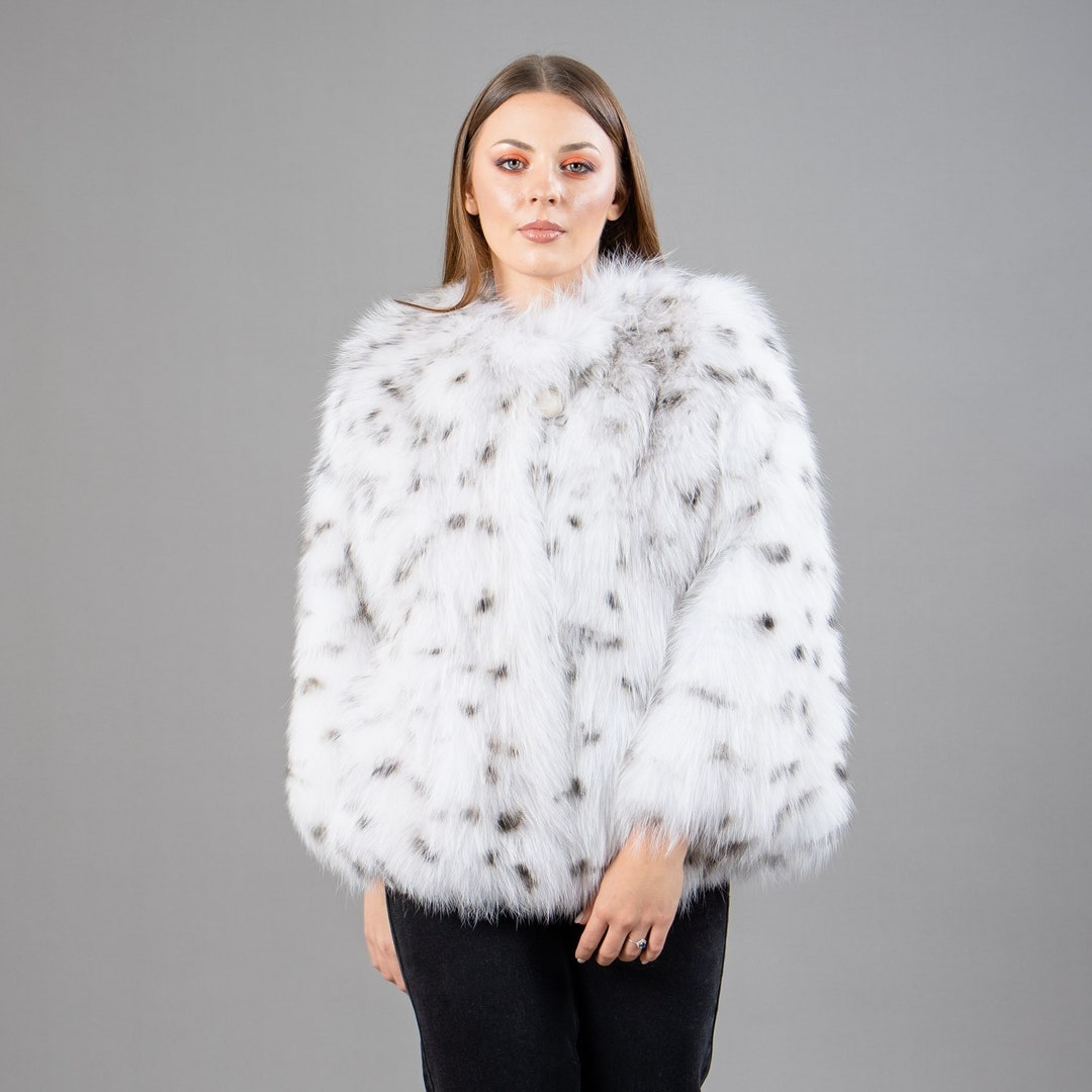 Real Fox Fur Jacket With A Short Fur Collar in White Color