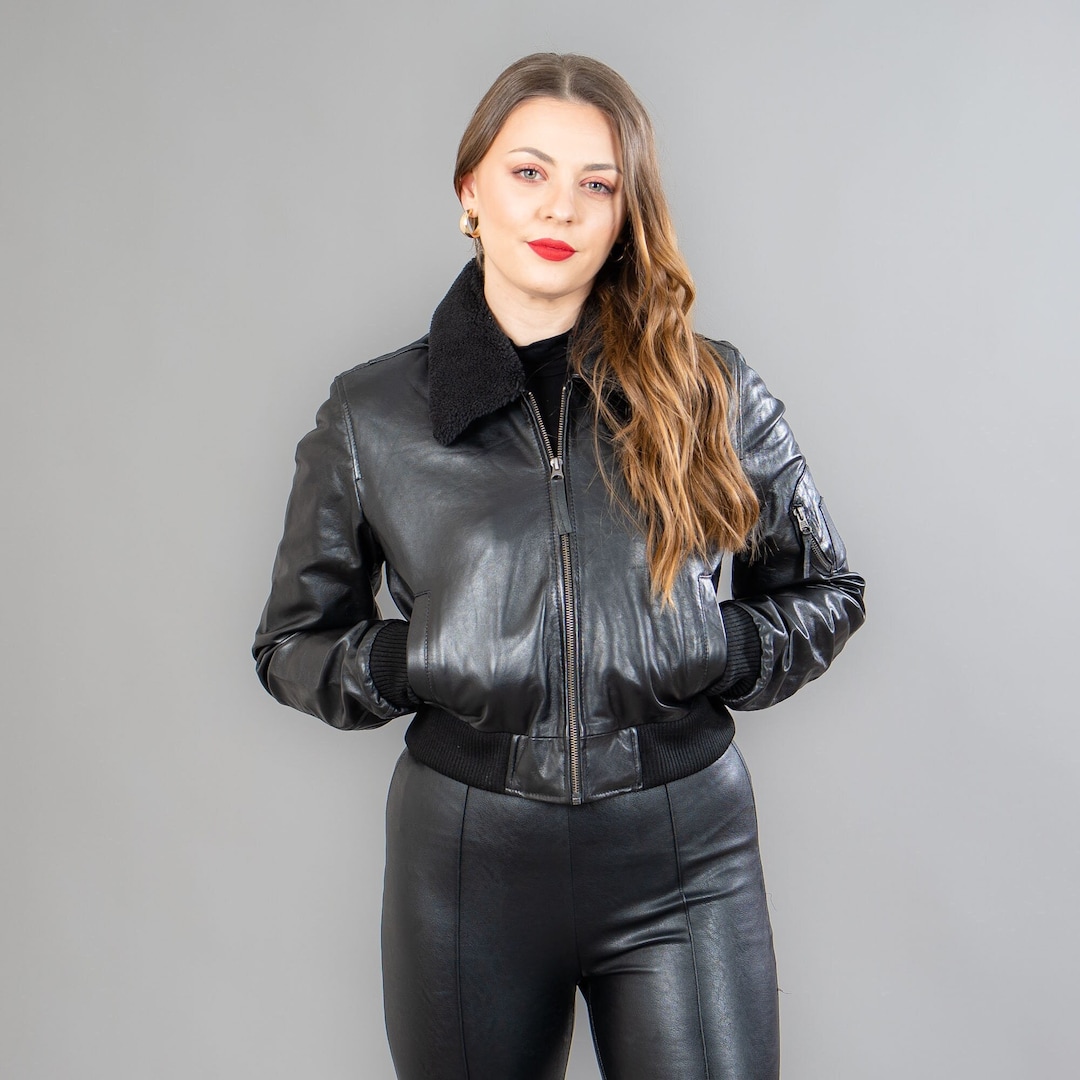 Leather Jacket in Black Color With a Synthetic Wool Collar
