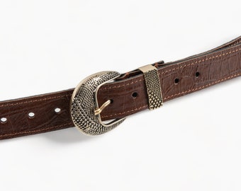 Genuine leather belt in brown color with a vintage buckle