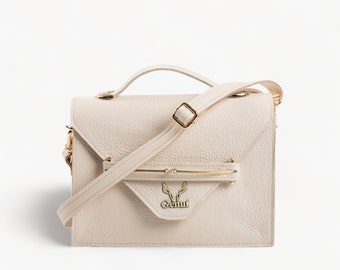 Beige leather shoulder bag in an envelope shape