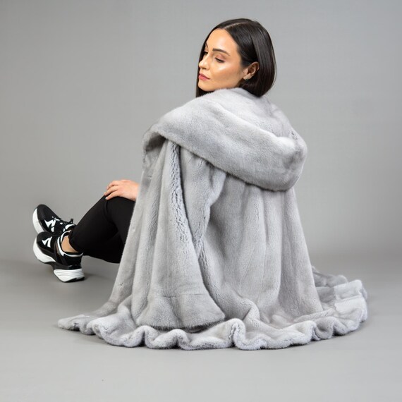 Elegant Sapphire Gray Mink Fur Coat With Hood – Chic and