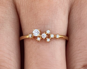 Zierlicher Gold Cluster Ring: Diamant & Cubic Zirkonia Versprechensring