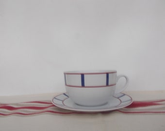 Tasse déjeuner basque avec sous tasse porcelaine bleu et rouge