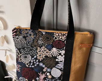 sac simili et jacquard doublé avec poche intérieur porté épaule ou main