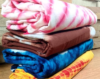 Indiase shibori tie-dye katoenstof: veelkleurige jurktextiel