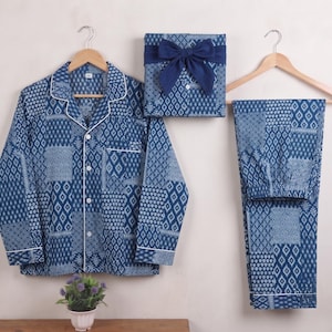 Handbedruckter, indigoblauer Patchwork-Baumwollpyjama für Damen, Boho-Loungewear, kuscheliger Schlafanzug, Stoff in großen Mengen