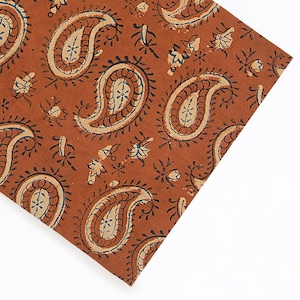 Tela de algodón con estampado navideño orgánico indio en bloques – Textil paisley óxido cortado a medida