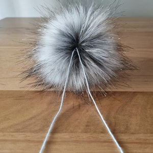 100% Australian Merino wool beanie 'ICICLES' Medium adult Detachable, luxury faux fur pom Reversible Convertible brim immagine 2