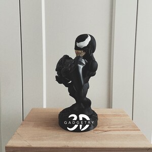 Custom Marvel Venom controller stand, the best Valentine’s gift for him. A stylish and functional gaming collectible, made personal just for him.