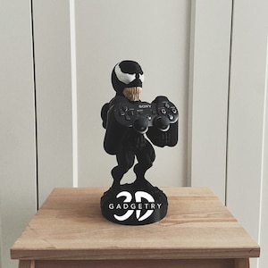 Customized Venom gaming holder, perfect for Valentine’s Day gifts for him. Personalize it for a one-of-a-kind gaming desk setup and Marvel collection.