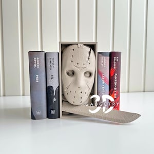 Jason Voorhees Book Nook – Horror Bookend – Slasher Shelf Decor – Halloween Gift for Book Lovers