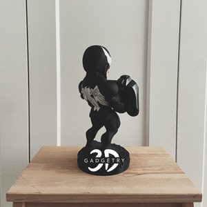 Engraved Venom controller holder, a unique and customizable Valentine’s or anniversary gift for boyfriend gamers who love Marvel and Spider-Man villains.