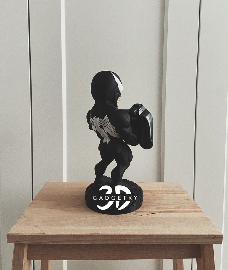 Engraved Venom controller holder, a unique and customizable Valentine’s or anniversary gift for boyfriend gamers who love Marvel and Spider-Man villains.