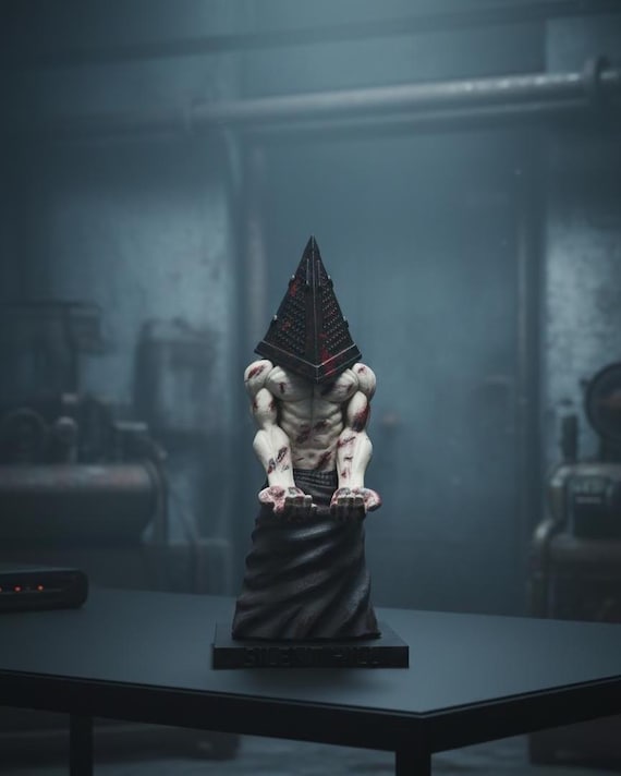 Silent Hill Pyramid Head Controller Stand | Horror Gaming Statue