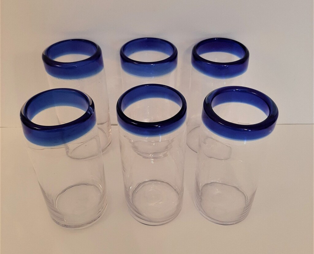 Set Da 6 Bicchieri Da Succo Messicani Soffiati A Mano – Vetro Riciclato Con Bordo Blu Cobalto – 226 Ml