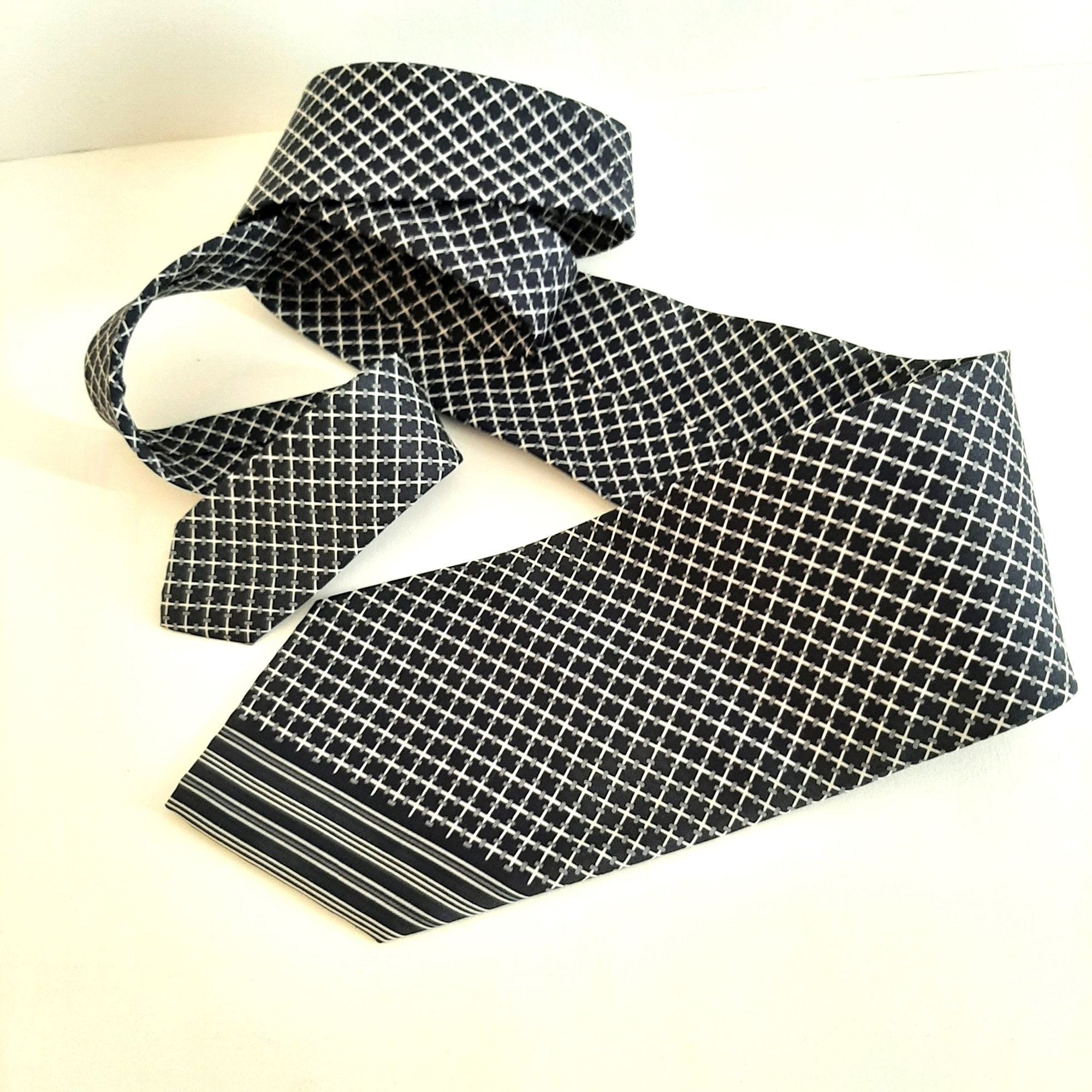 Cravatta Uomo In Poliestere Con Stampa Vintage Sfondo Circo: Elegante Per Affari, Matrimoni E Feste, 140x7 Cm, Facile Da Pulire