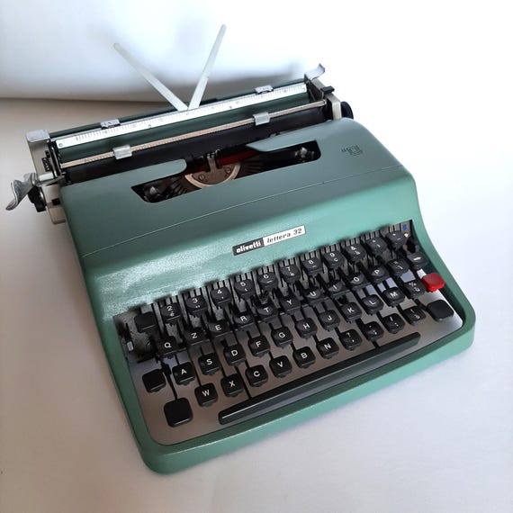 Olivetti 32 Typewriter Made in Italy Perfectly Working Green