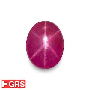 Op de afbeelding: Een roze ster-robijn edelsteen met een zespuntige ster in het midden.
