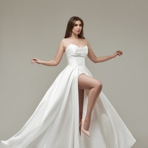 Ivory wedding dress Bridal gown Elegant wedding dress Luxury dress White dress with long skirt Open back wedding dress Simple Wedding gown