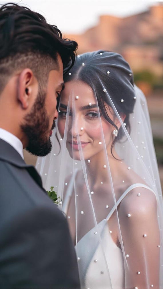 Bridal Veil White Wedding Faux Pearl Veil Comb Pearl-Embellished NEW Elegant Different Sized Pearls Fingertip Length Comb Bridal Veil main image 3