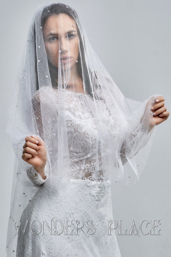 Sparkling Pearl Wedding Veil: Two-tier Crystal Embellished  display picture 1