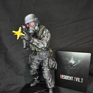 Hunk Resident Evil 2 1/6 Figure with removable muzzle flash