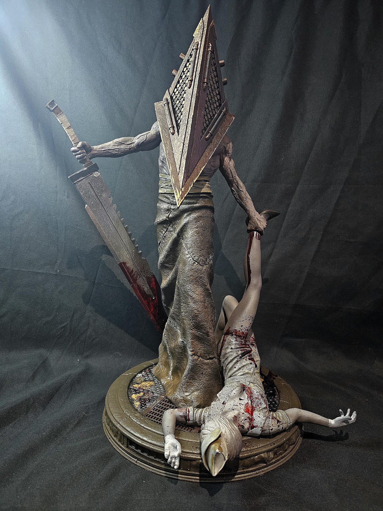 1/6 Silent Hill Pyramid Head and Nurse statue