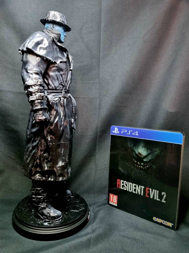 This 'Resident Evil 2' Fan-Made Mr. X Sculpture is a Thing of Terrifying  Beauty