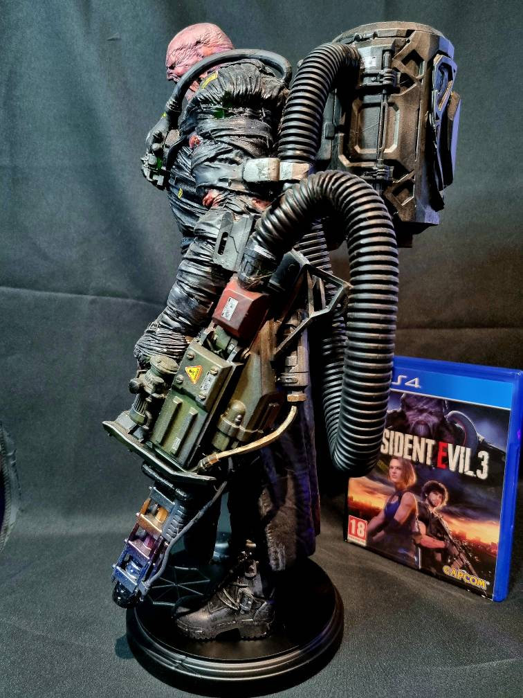 巨大なバイオハザード ネメシス 1/6 フィギュア フラメンヴェルファー