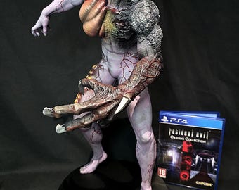 バイオ　RESIDENT EVIL TYRANT フィギュア Amazon.com: Numskull Resident Evil Tyrant T-002 Figure 9'' 23cm