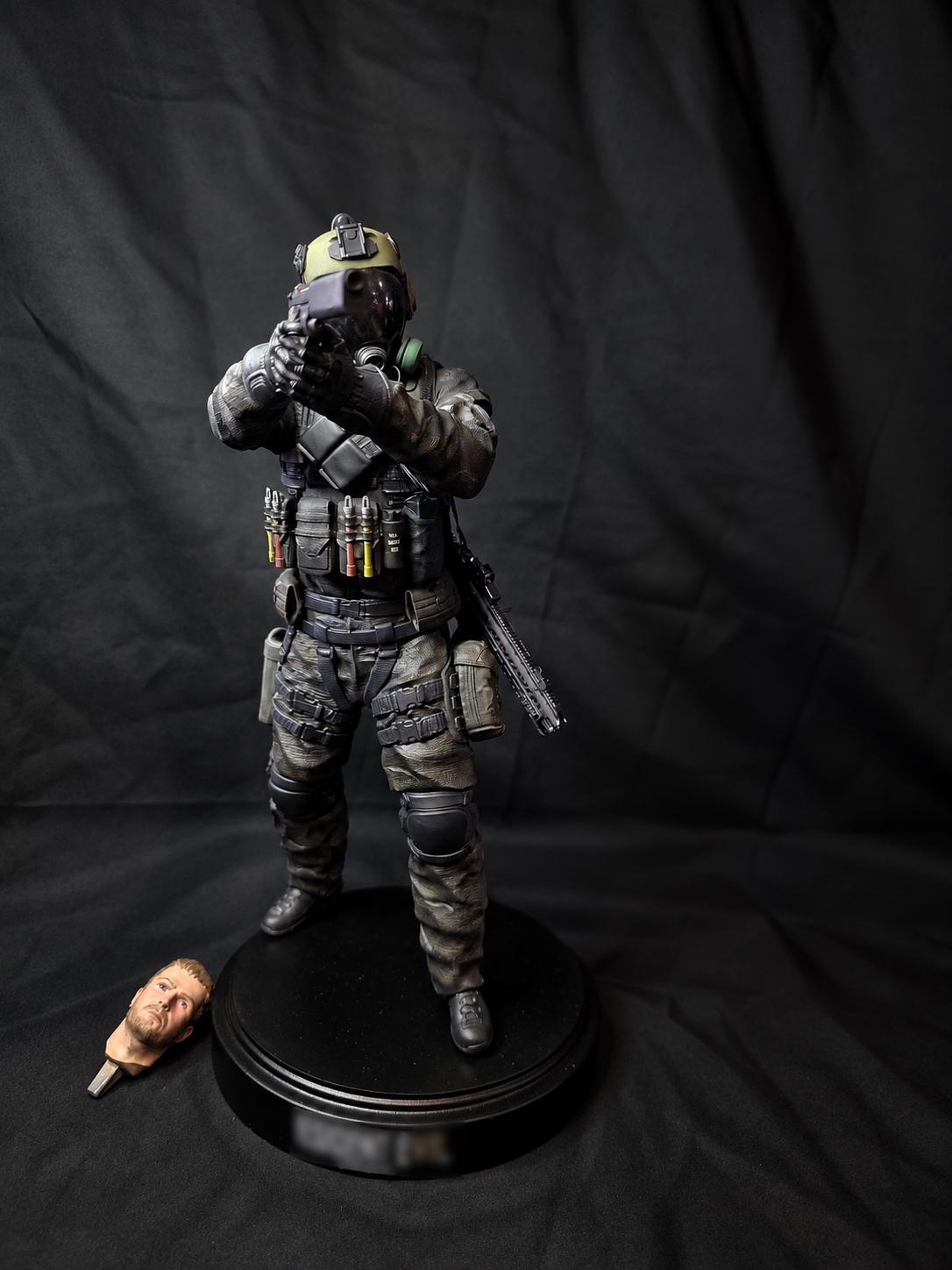 1/6スケール クリス・レッドフィールド スタチュー（交換可能なヘッド