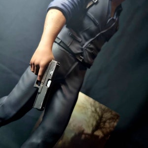 Resident Evil 4 Remake Albert Wesker 1/6 Statue image 6