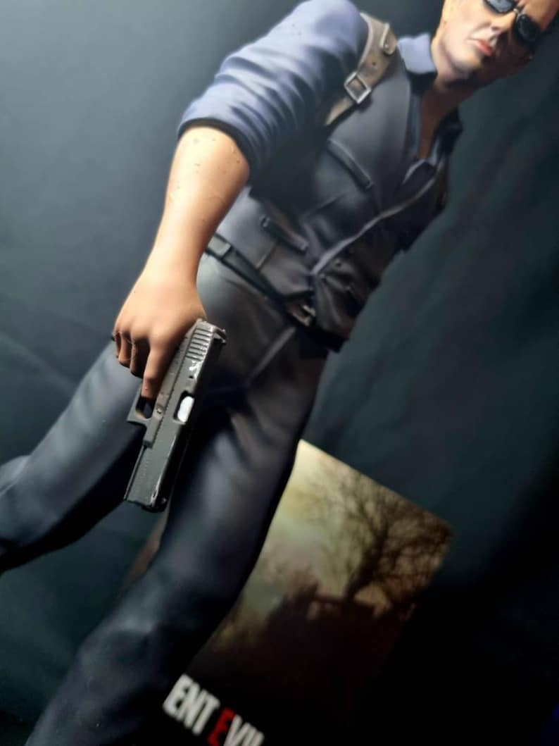 Resident Evil 4 Remake Albert Wesker 1/6 Statue image 6