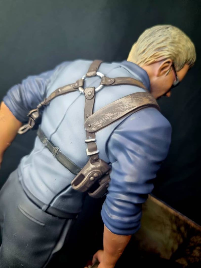 Resident Evil 4 Remake Albert Wesker 1/6 Statue image 2