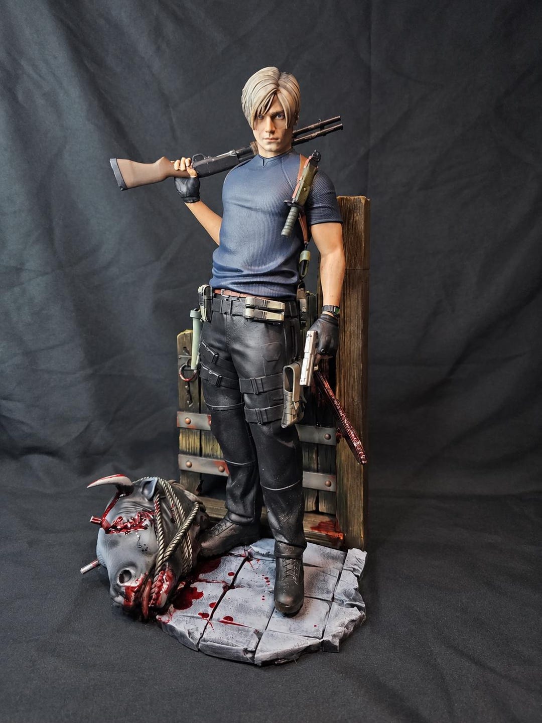 Leon Kennedy Premium Statue Compatible With Resident Evil 4 Remake