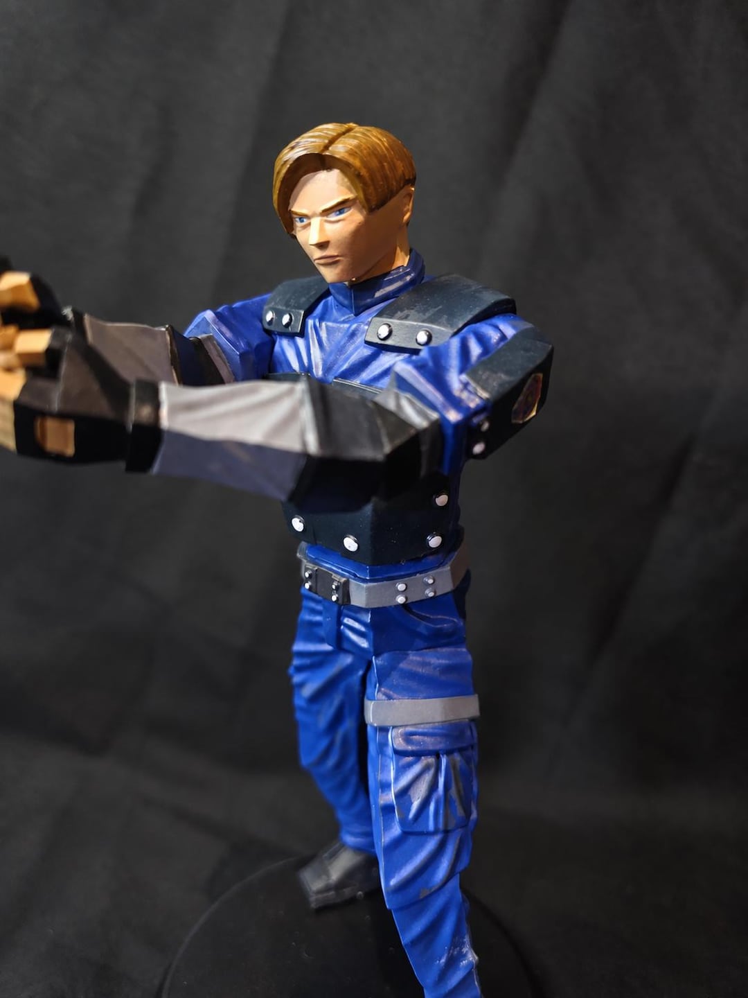 レオン・ケネディ ローポリシリーズ（バイオハザード2対応） - Etsy 日本
