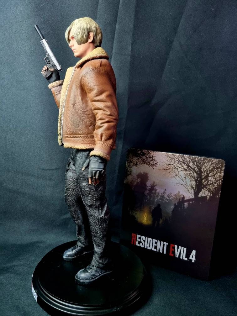 Resident evil 4 leon action figure cheap