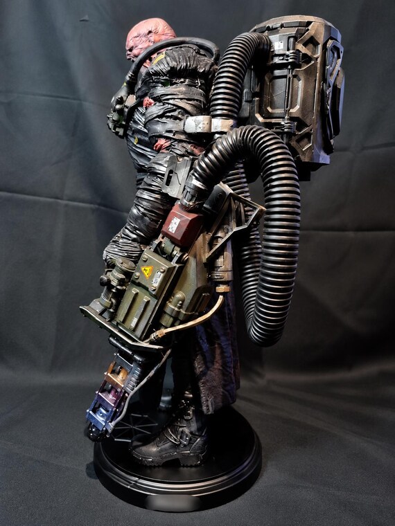 バイオハザード 非売品 等身大(？) 販促用ディスプレイ POP 巨大な1/6スケールフィギュア、火炎放射器バリアント、高さ15.5インチ