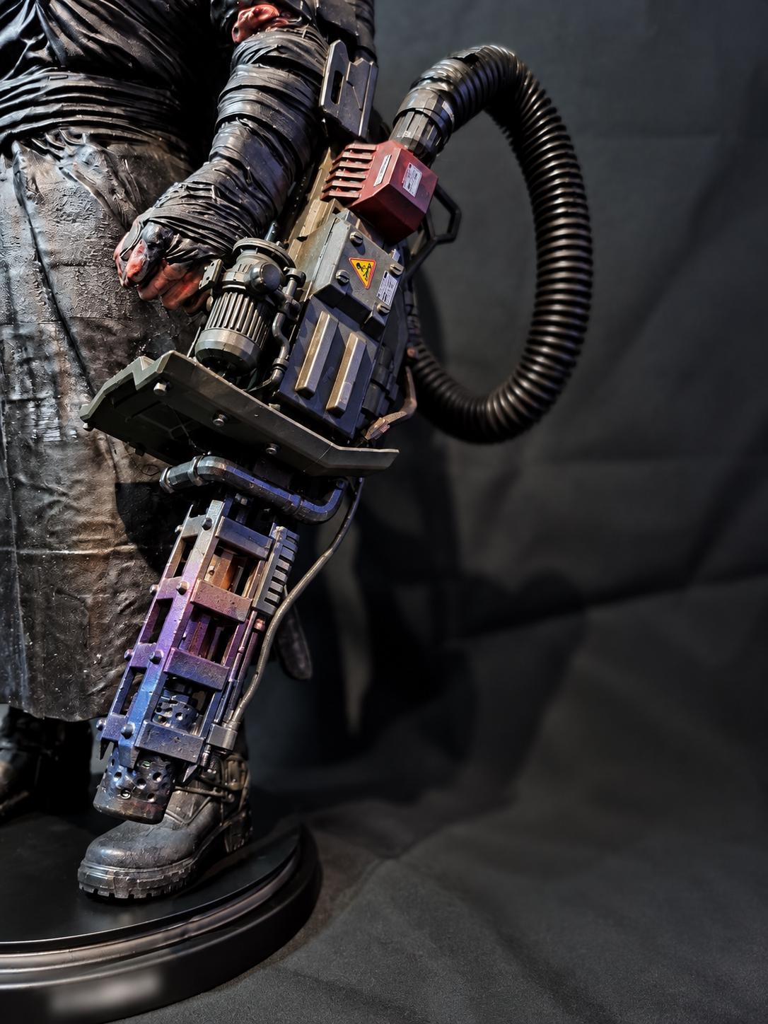 巨大な1/6スケールフィギュア、火炎放射器バリアント、高さ15.5インチ