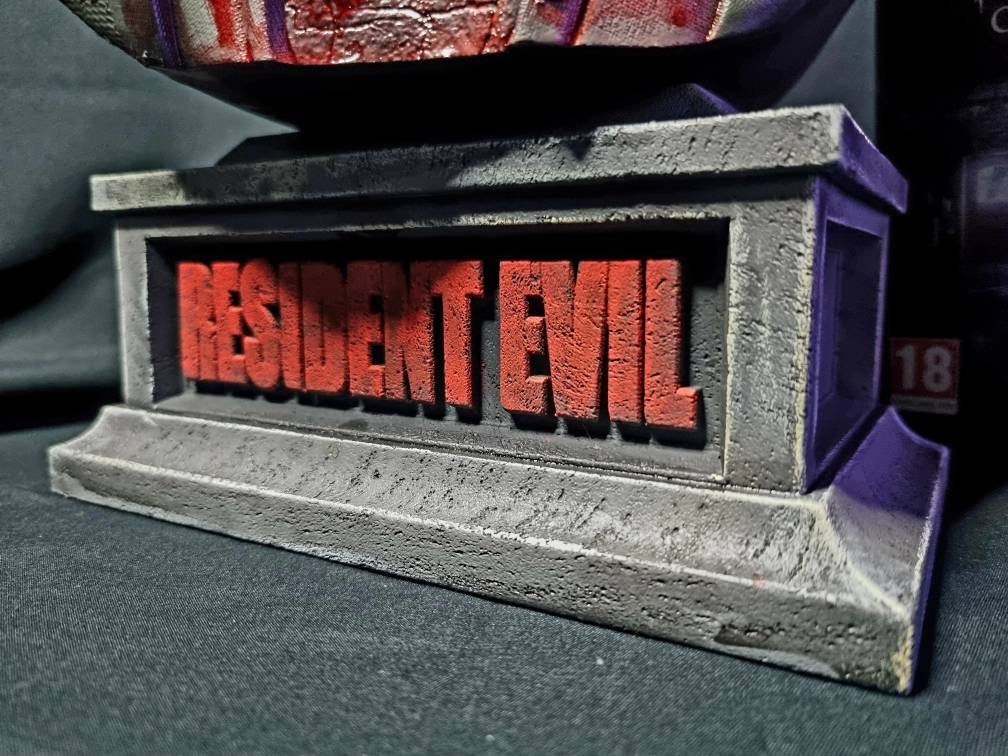 Resident Evil 1:2 Scale 'first Zombie' Bust (resident Evil 2002