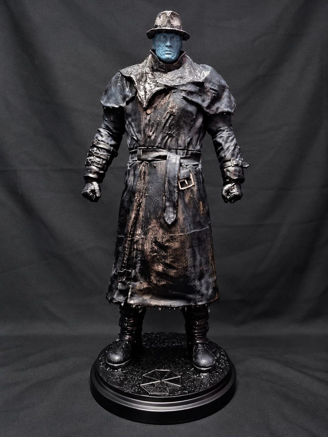 Tyrant MR X 1/6 Scale Statue W/ Base (wet Look Rain Coat