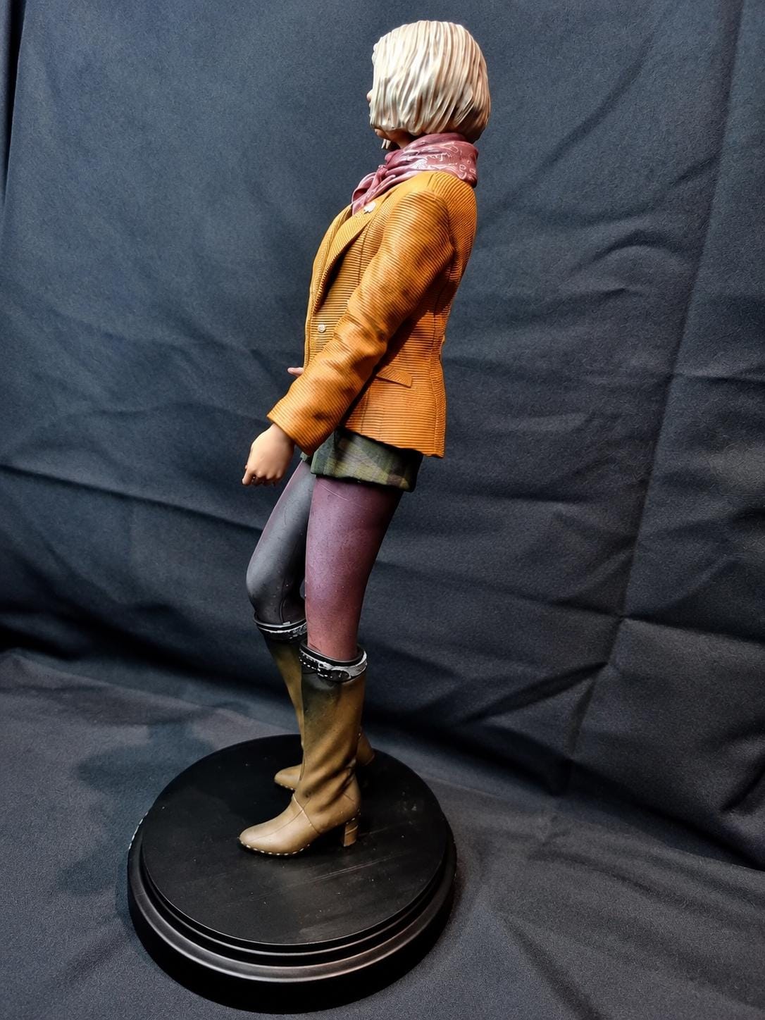 アシュリー・グラハム 1/6 スケール スタチュー（バイオハザード4