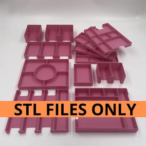 Puede incluir: Un conjunto de bandejas y contenedores de almacenamiento rosas de varias formas y tamaños. El conjunto incluye compartimentos rectangulares, cuadrados y circulares, con el texto "STL FILES ONLY" en una pancarta naranja.