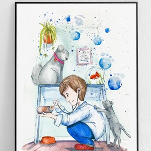 Könnte beinhalten: Ein Aquarellbild eines jungen Menschen, der ein Meerschweinchen mit einem Stethoskop untersucht. Die Person trägt ein blaues Hemd und Jeans. Im Hintergrund sind ein Hund und eine Katze sowie ein Aquarium mit einem Goldfisch zu sehen.